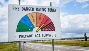 Extreme Fire Danger Rating On Sign Beside Australian Highway Austockphoto 000061433